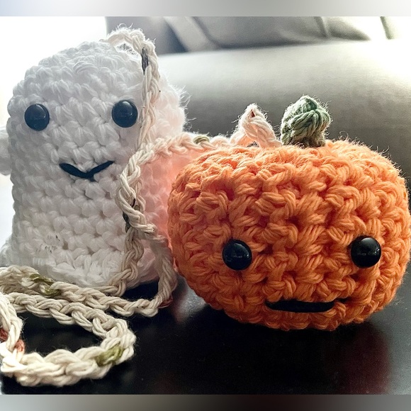 Handcrafted Halloween ghost & Pumpkin mirror hanger, crochet Halloween - Picture 3 of 9